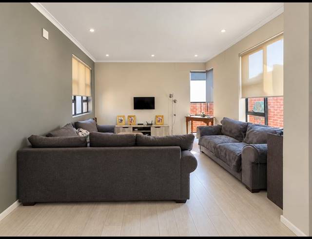 3 BEDROOM HOUSE FOR SALE IN QUEENSWOOD
